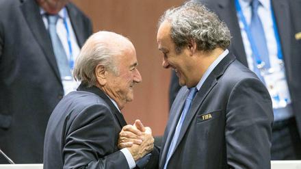 Gute Freunde. Michel Platini (r.) und Sepp Blatter.