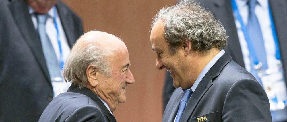 Gute Freunde. Michel Platini (r.) und Sepp Blatter.