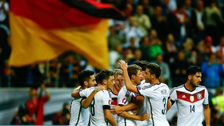 Da kann man sich schon mal freuen. Die deutschen Spieler nach dem überzeugenden 3:1 gegen Polen.