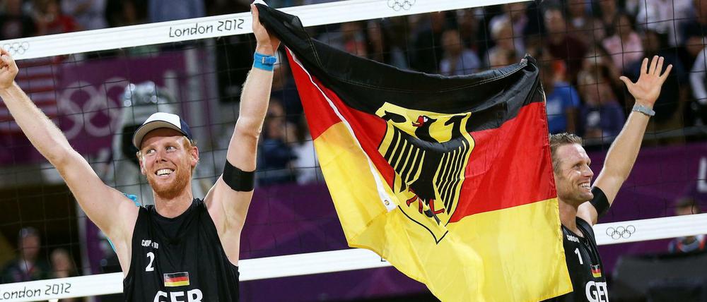 Mehr davon. Die deutschen Beachvolleyballer Julius Brink (r.) und Jonas Reckermann gewannen 2012 in London olympisches Gold.
