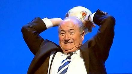 Der große Wurf?. Josef Blatter will die WM 2022 in Katar in den Winter verlegen.