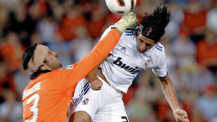Sami Khedira durfte erst in den letzten 20 Minuten den Kopf für Real Madrid hinhalten.