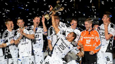 Alles ist nicht genug. Die Handballer des THW Kiel feierten vergangene Saison das Triple aus Meisterschaft, Pokal und Champions League. Doch obwohl der Rekordmeister zuletzt schon jedes einzelne Bundesligaspiel gewann, will Kiel immer noch mehr.