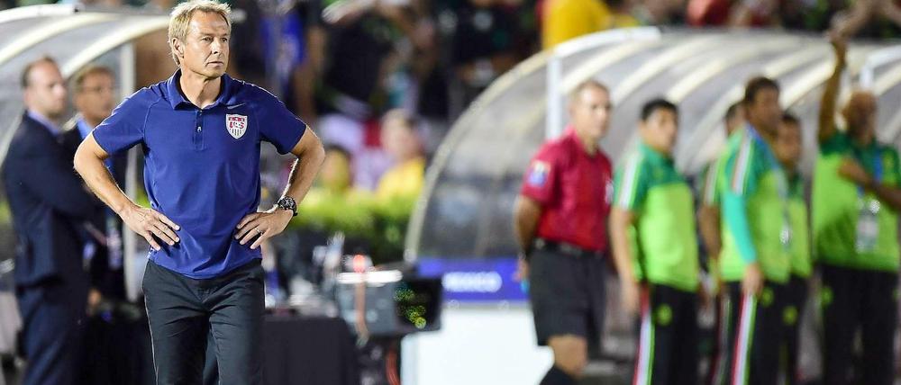 Was würde Jay Göppingen tun? US-Coach Jürgen Klinsmann während der 2:3-Niederlage gegen Mexiko.