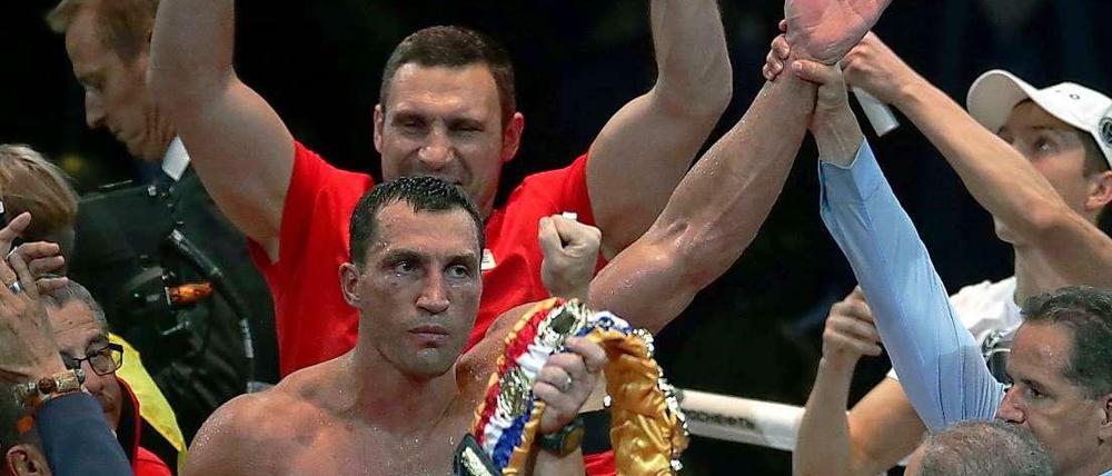 Profi-Boxer Wladimir Klitschko bleibt dreifacher Weltmeister im Schwergewicht. 
