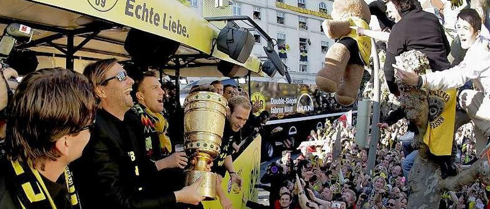 Goldene Stadtrundfahrt. 2012 feierte Klopp mit dem BVB in der Dortmunder Innenstadt das Double.