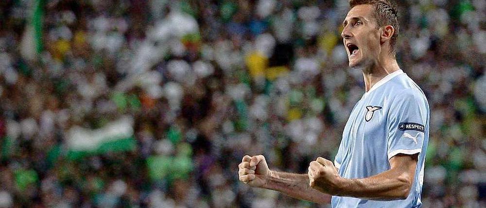 Zwei Fäuste für ein Tor. Miroslav Klose steht bei Lazio vor der Rückkehr.