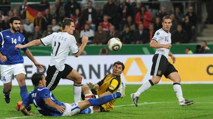 Miroslav Klose auf dem Weg zum 3:0.