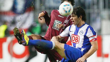 Haut sich immer voll rein: Hertha BSC hat alles versucht, um Levan Kobiashvili gegen den FC Schalke 04 einsetzen zu dürfen.