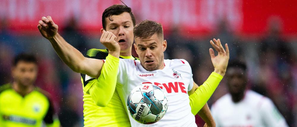 Der 1. FC Köln (re. Simon Terodde) feierte einen Heimsieg gegen den SC Paderborn (hier Luca Kilian). 