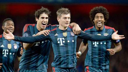 Traf zum 1:0: Bayern Münchens Toni Kroos (mitte). 