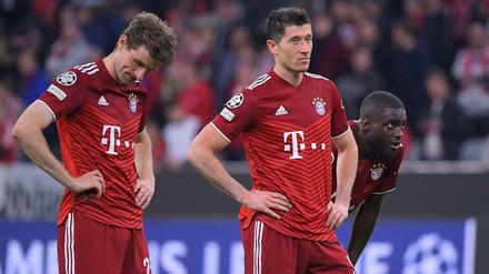 Thomas Müller und Robert Lewandowski zeigen sich enttäuscht.