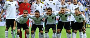 Die deutsche Mannschaft vor dem Testspiel gegen Bosnien. Klose und Trochowski gelten als Wackelkandidaten für das Spiel gegen Australien.