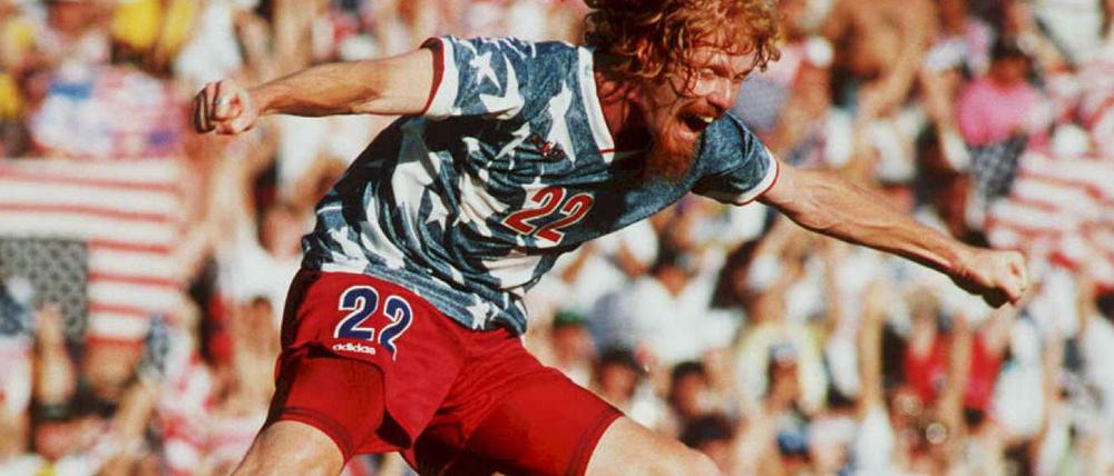 So isser, der Amerikaner: ein Showman - wie Alexi Lalas, local hero der Fußball-WM 1994 in den USA, die vor 20 Jahren den "Soccer" in den Vereinigten Staaten populär machen sollte.