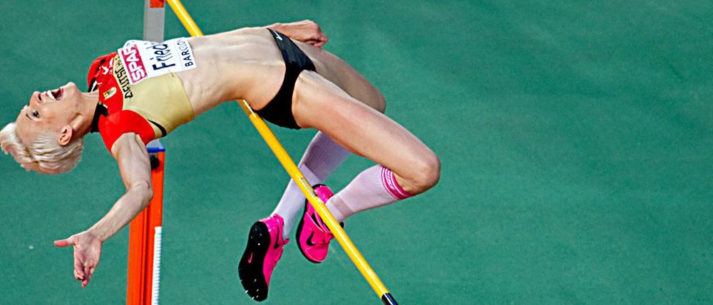Bronze: Hochspringerin Ariane Friedrich aus Frankfurt belegt mit 2,01 Metern den dritten Platz hinter Weltmeisterin Blanka Vlasic aus Kroatien (2,03) und der höhengleichen Schwedin Emma Green.
