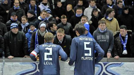 Andre Mijatovic und Christian Lell nach dem Hamburg-Spiel. Beide fehlen gesperrt gegen Hannover, Lell womöglich sogar noch länger wegen einer Verletzung.
