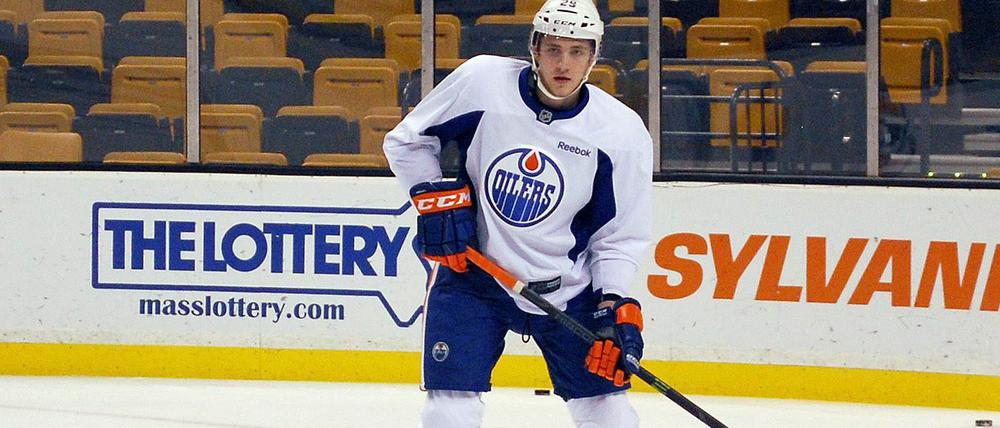 Abgeschoben. Leon Draisaitl darf erst einmal nicht mehr in der NHL für Edmonton spielen. 