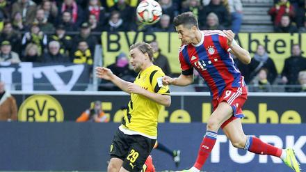 In der Vorsaison gewann der FC Bayern beide Bundesliga-Spiele gegen den BVB. Hier trifft Robert Lewandowski zum 1:0-Siegtreffer in Dortmund.