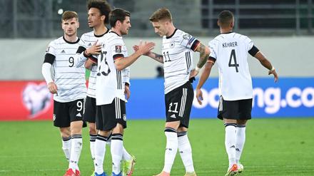 Verhaltene Sieger. Die deutschen Nationalspieler wussten selbst, dass sie mit dem 2:0 gegen Liechtenstein nur bedingt zufrieden sein konnten.