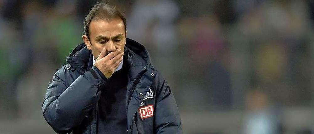 Gibt’s doch gar nicht. Vor dem Spiel gegen Dortmund hat Herthas Coach Jos Luhukay den Ton verschärft: „Trainingseinheiten sind keine Beschäftigungsmaßnahmen.“ 