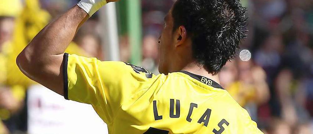 Mit drei Toren wurde Lucas Barrios zum Mann des Tages beim 5:2-Sieg des BVB über den 1. FC Kaiserslautern.