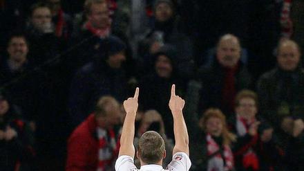 Der Prinz geht. Die Kölner Hoffnung ruht auf Lukas Podolski, der vor seinem nach England noch den FC vor dem Abstieg retten soll.