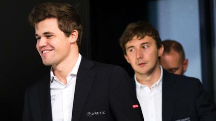 Magnus Carlsen (links) setzte sich am Ende doch gegen Sergej Karjakin durch.