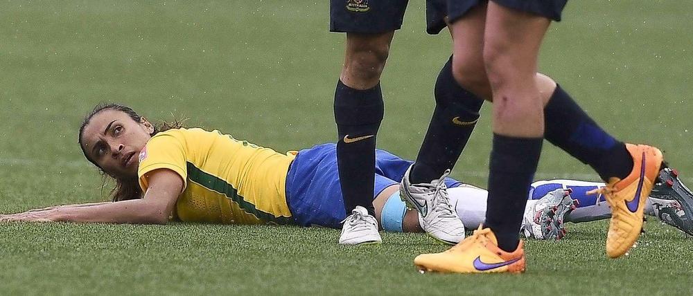Am Boden: Brasiliens Starspielerin Marta.