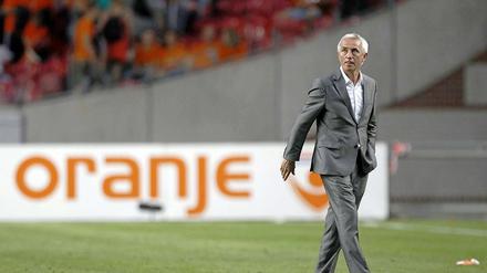 Kann mit den Leistungen seiner Mannschaft nicht zufrieden sein: Der Trainer der Niederlande Bert van Marwijk. 