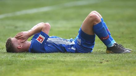 Niederlegen nach der Niederlage: Maximilian Mittelstädt nach der 1:2-Niederlage gegen Düsseldorf.