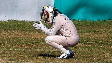 Lewis Hamilton ist nach seinem Aus in Malaysia vollkommen enttäuscht.