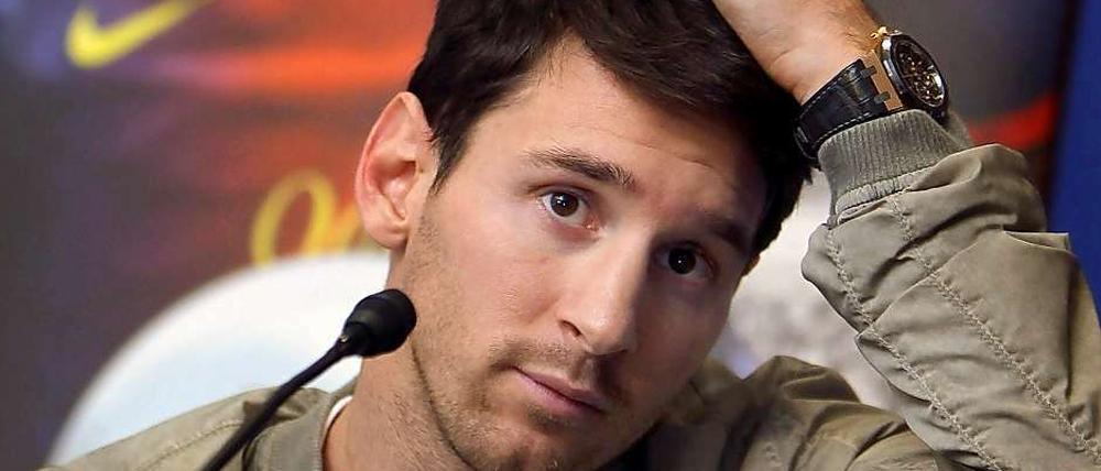 Äh.... Messi wird sich demnächst zu erklären haben. Die spanische Staatsanwaltschaft legt ihm Steuerbetrug zur Last.