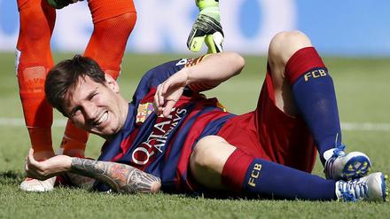 Schmerzlicher Verlust: Lionel Messi am Boden nach seiner Verletzung gegen Las Palmas. Der Argentiner wird Barcelona lange fehlen.