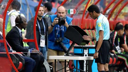 Beim Confed Cup kam der Videobeweis zum Einsatz, die Uefa reagiert bei dem Thema noch zögerlich. 