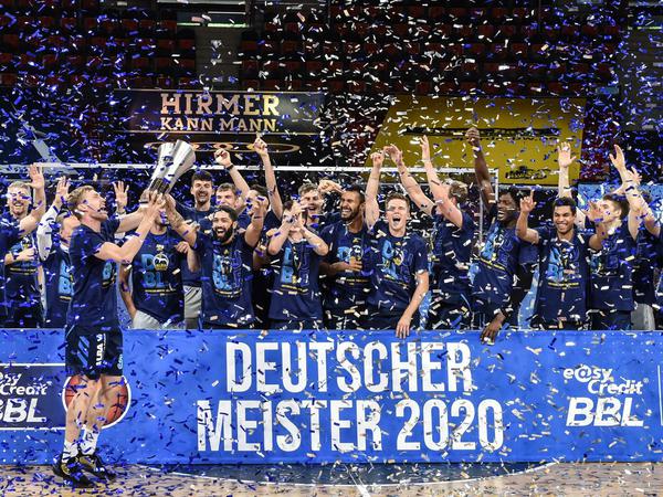 Champion: Alba Berlin feiert die Meisterschaft.