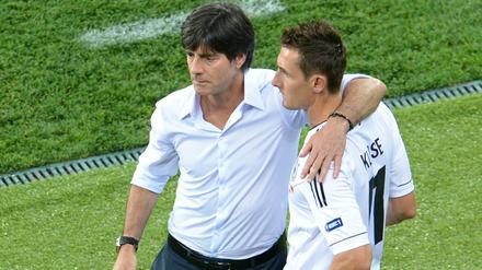 Erst Trainer und Spieler, jetzt Trainer und Praktikant. Joachim Löw und Miroslav Klose.