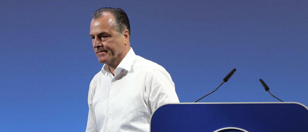 Schalkes Aufsichtsratsvorsitzender Clemens Tönnies lässt sein Amt drei Monate lang ruhen.