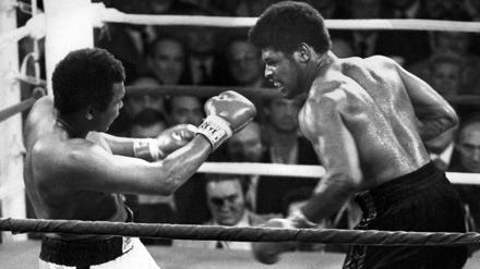 Leon Spinks (re.) im Kampf gegen Muhammad Ali im Jahr 1978.
