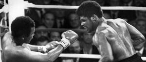 Leon Spinks (re.) im Kampf gegen Muhammad Ali im Jahr 1978.