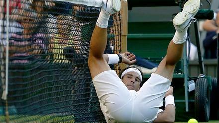 Am Boden. Rafael Nadal scheitert erstmals seit sieben Jahren wieder vor der dritten Runde bei einem Grand-Slam-Turnier.