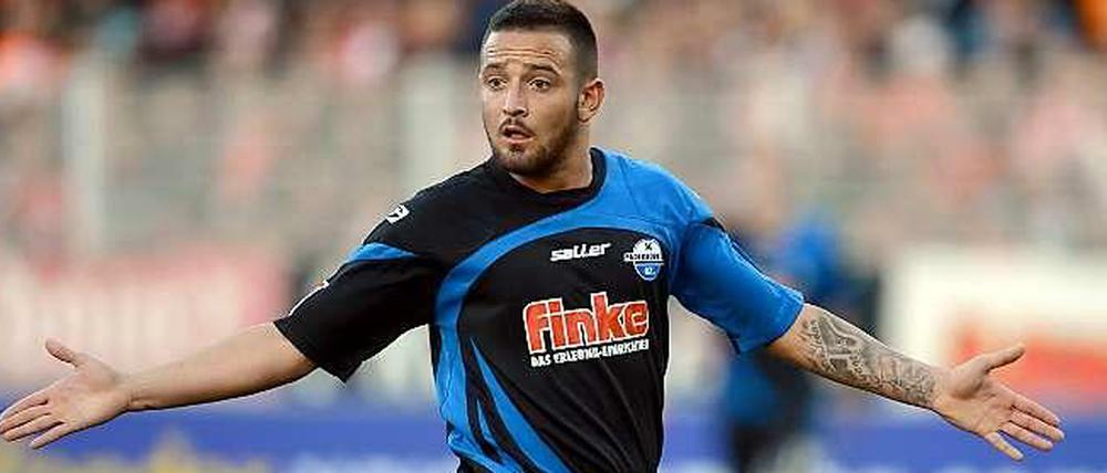 Deniz Naki ist in Deutschland geboren und spielte unter anderem für das zweite Team von Bayer Leverkusen, St. Pauli und den SC Paderborn. 