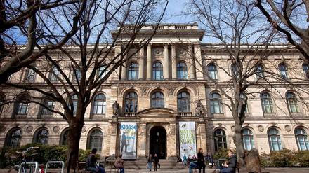 Was andere Museen Berlins ihren Bilderreichtum nennen, hat das Naturkundemuseum der Zahl nach in einem Schrank. 