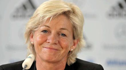 Silvia Neid bleibt Bundestrainerin und will bis 2016 noch häufiger strahlen.