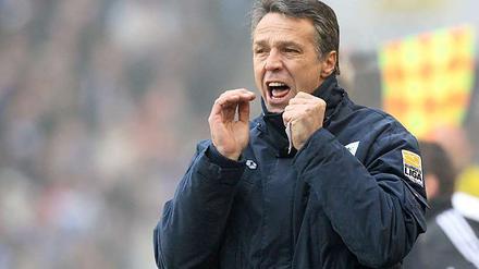 Nach der Niederlage in Paderborn platzte ihm der Kragen: Trainer Uwe Neuhaus ärgerte sich über die "ausgeprägte Dummheit" seiner Mannschaft.