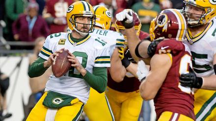 Zugepackt. Aaron Rodgers, Quarterback der Green Bay Packers, hat die Lage im Griff.