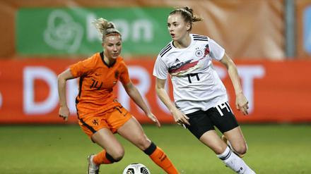Torschützinnen unter sich: Jackie Groenen (l.) brachte die Niederlande in Führung, Laura Freigang glich für Deutschland aus.