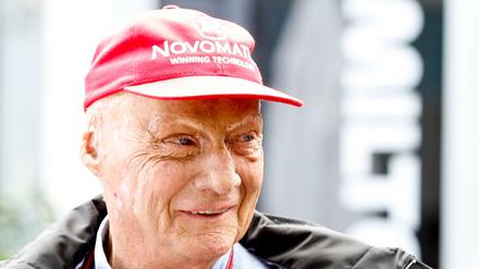 Er wird wieder genesen: Niki Lauda, Mercedes-Teamaufsichtsrat und ehemaliger Formel-1-Fahrer, hier im Fahrerlager auf dem Albert Park Circuit. 