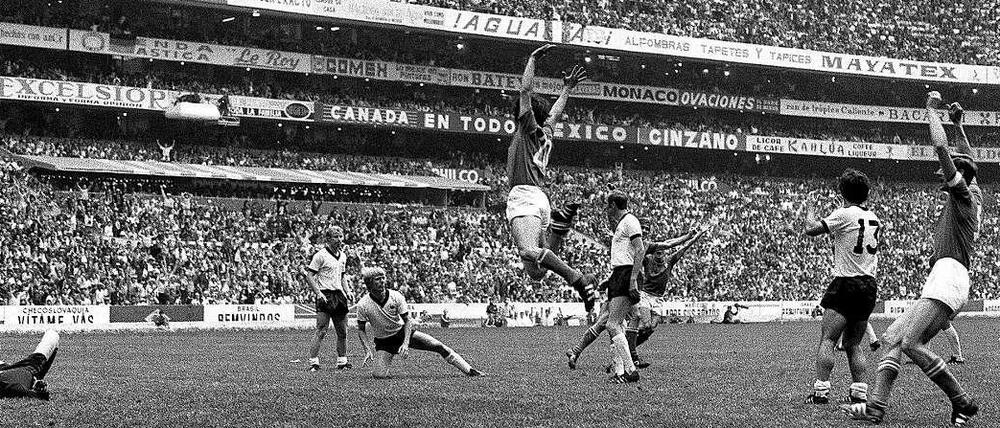 In der Erinnerung ein Monument. Italien jubelt 1970 im WM-Halbfinale, die Deutschen sind am Boden.