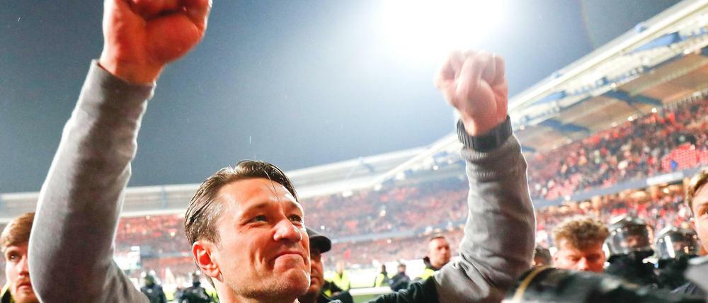 Nach der Nervenschlacht. Eintracht Frankfurts Trainer Niko Kovac konnte am Montagabend jubeln.