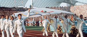 Die Mannschaft des deutschen Gold-Achters von Mexiko 1968 trug 1972 in München bei der Eröffnungsfeier der Spiele die Olympia-Fahne in das Olympiastadion.